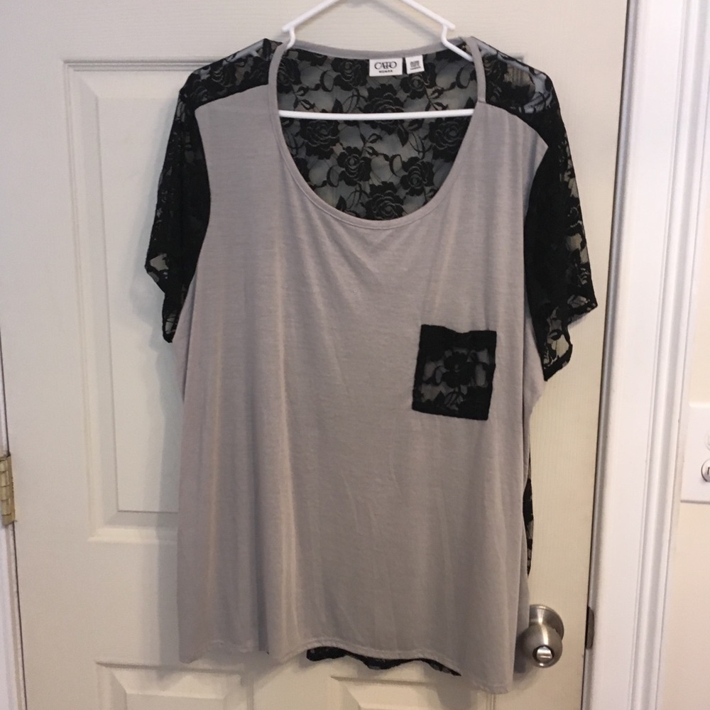 Cato t-shirt with lace back & pocket!